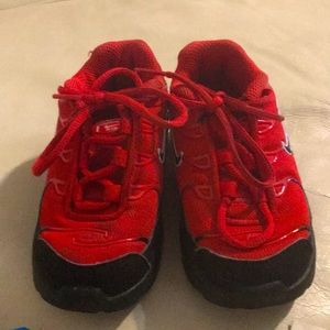 Nike red tennis shoes